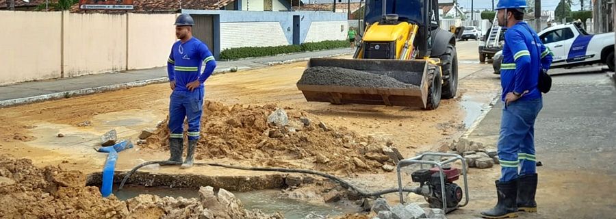 Imagem Águas do Sertão antecipa manutenção emergencial para reparar vazamento em avenida de Penedo