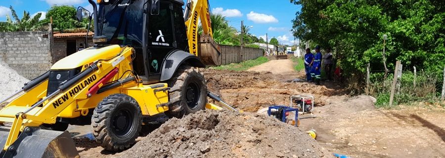 Imagem Águas do Sertão trabalha há 48 horas para reparar rompimento na rede de Penedo produzido por ação de terceiros